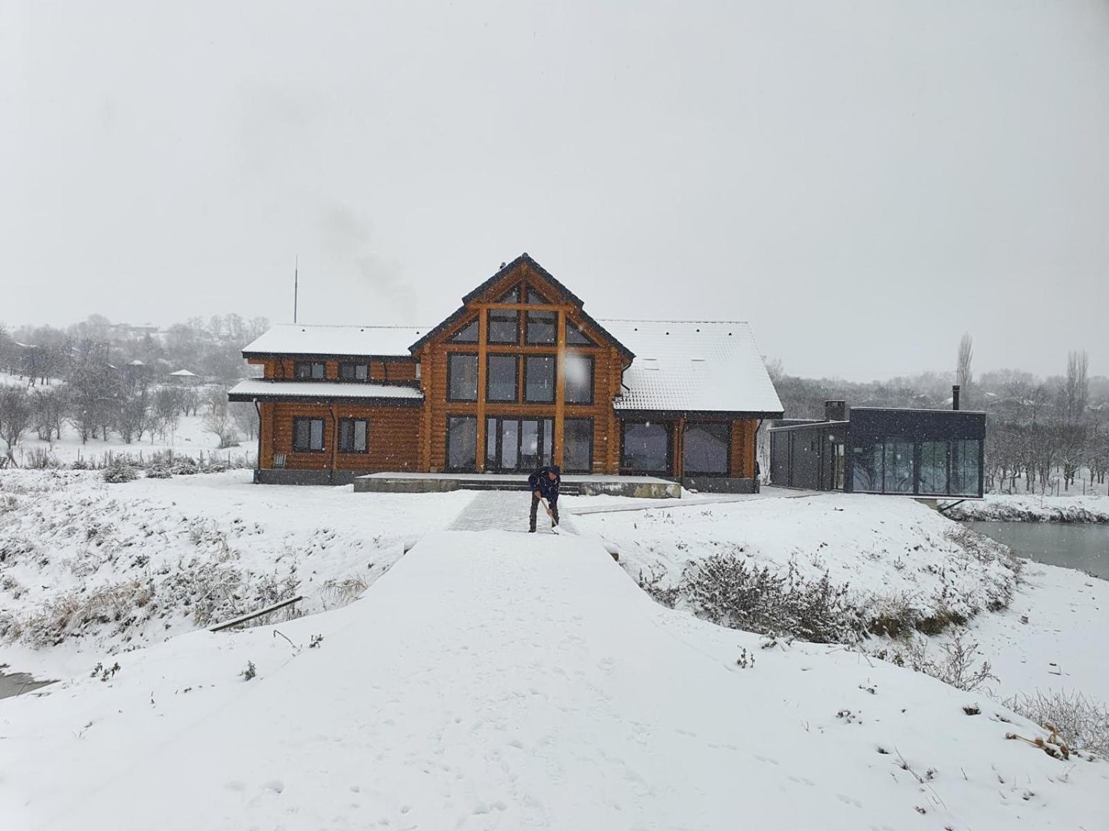 Hotel Mountain Lake Jbs Fokszany Zewnętrze zdjęcie