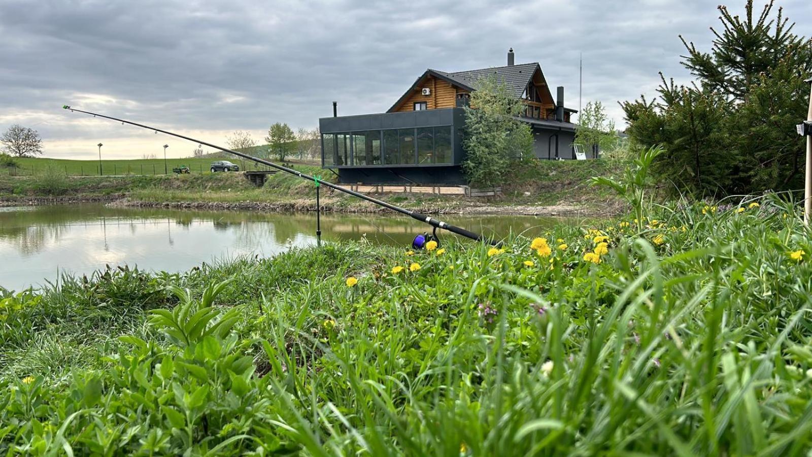 Hotel Mountain Lake Jbs Fokszany Zewnętrze zdjęcie