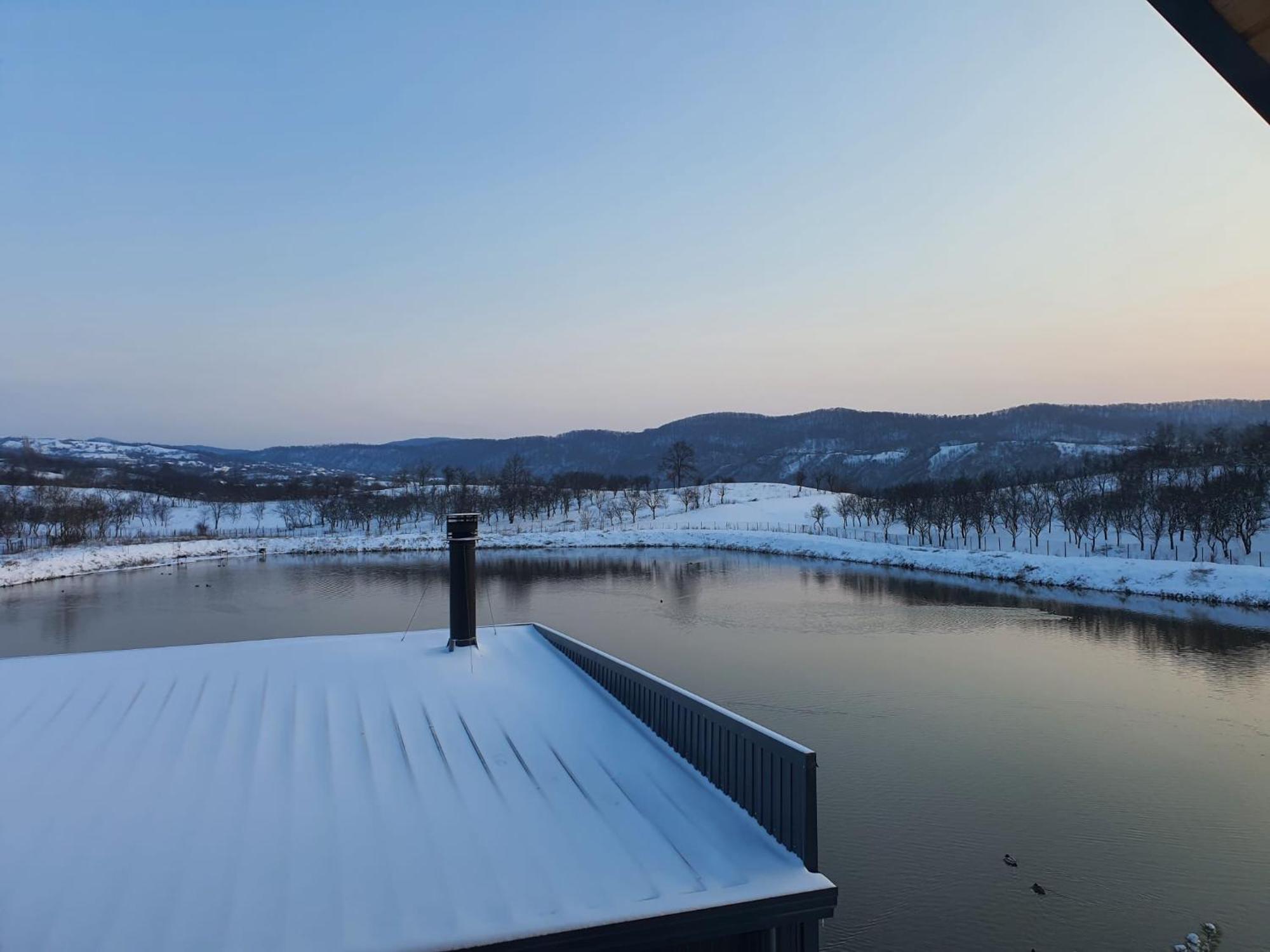 Hotel Mountain Lake Jbs Fokszany Zewnętrze zdjęcie