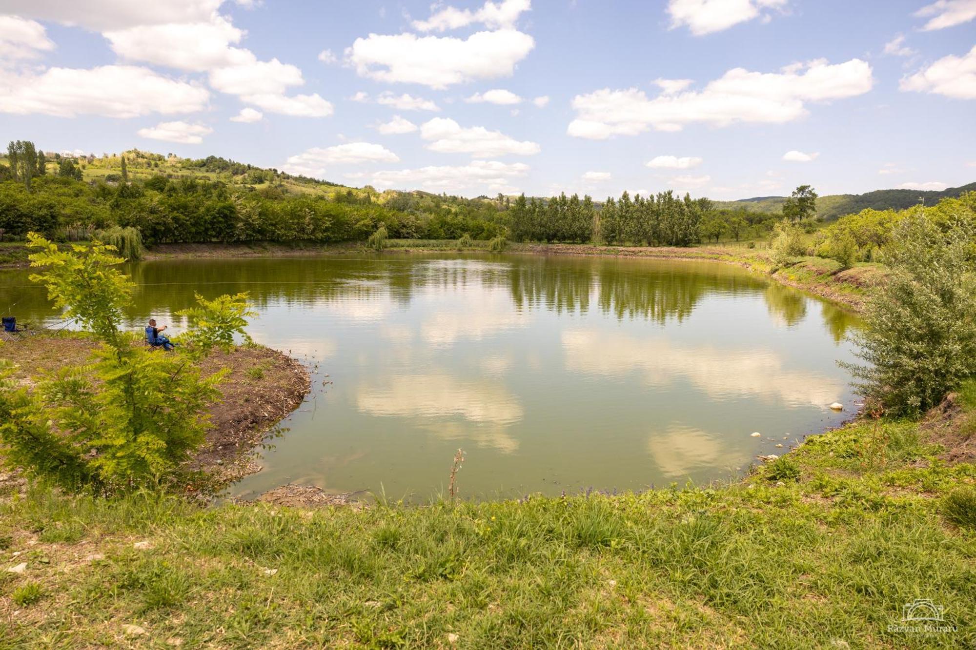 Hotel Mountain Lake Jbs Fokszany Zewnętrze zdjęcie