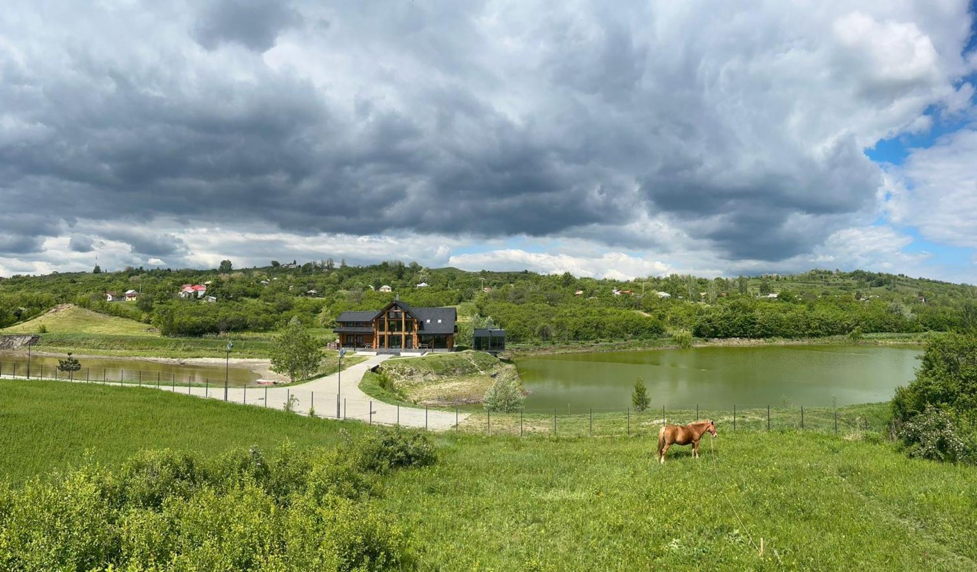 Hotel Mountain Lake Jbs Fokszany Zewnętrze zdjęcie