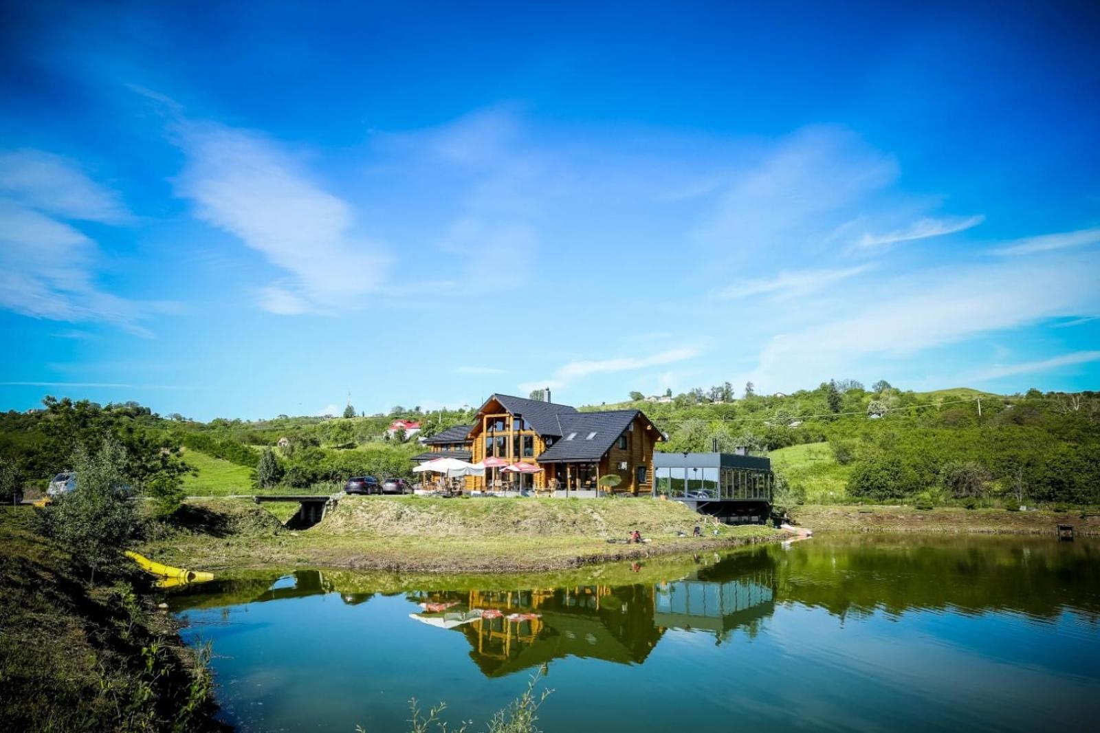 Hotel Mountain Lake Jbs Fokszany Zewnętrze zdjęcie