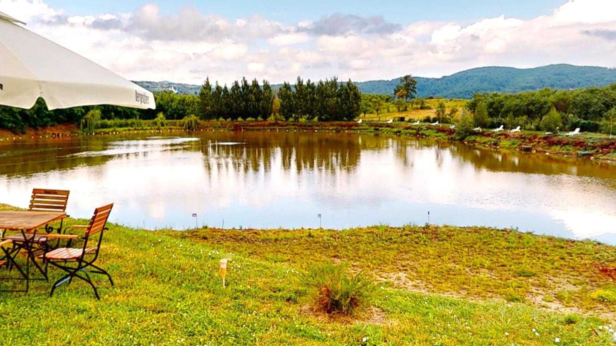 Hotel Mountain Lake Jbs Fokszany Zewnętrze zdjęcie