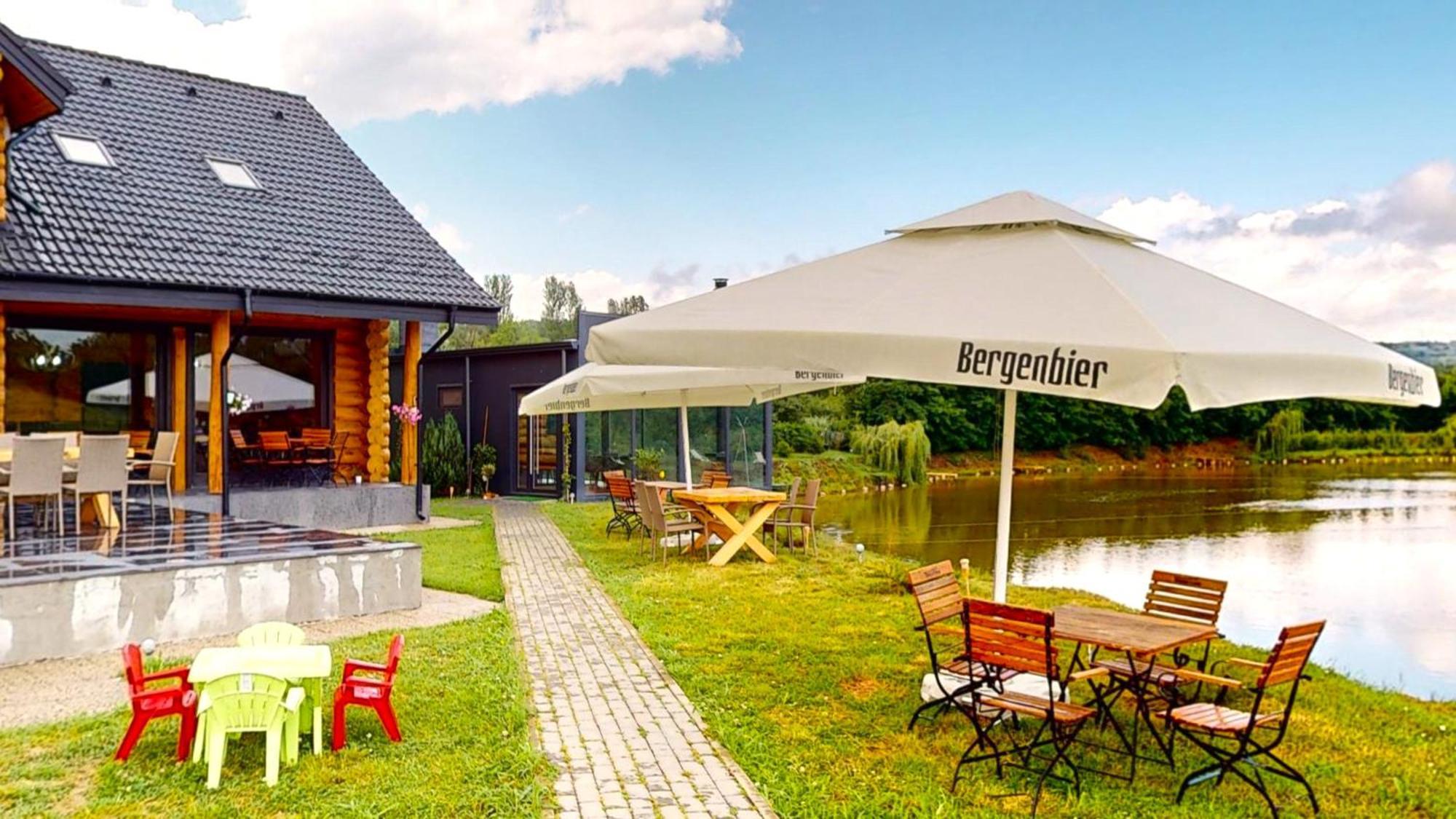 Hotel Mountain Lake Jbs Fokszany Zewnętrze zdjęcie