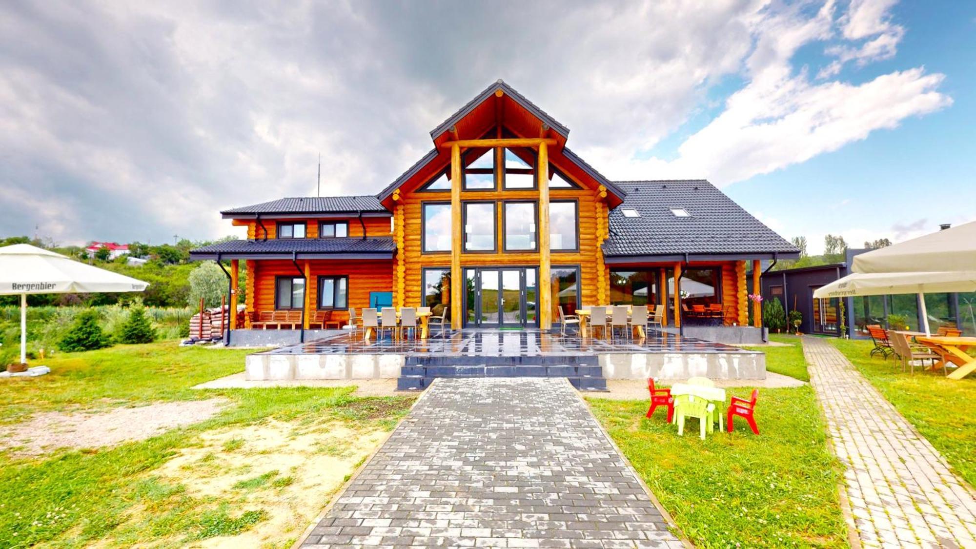 Hotel Mountain Lake Jbs Fokszany Zewnętrze zdjęcie