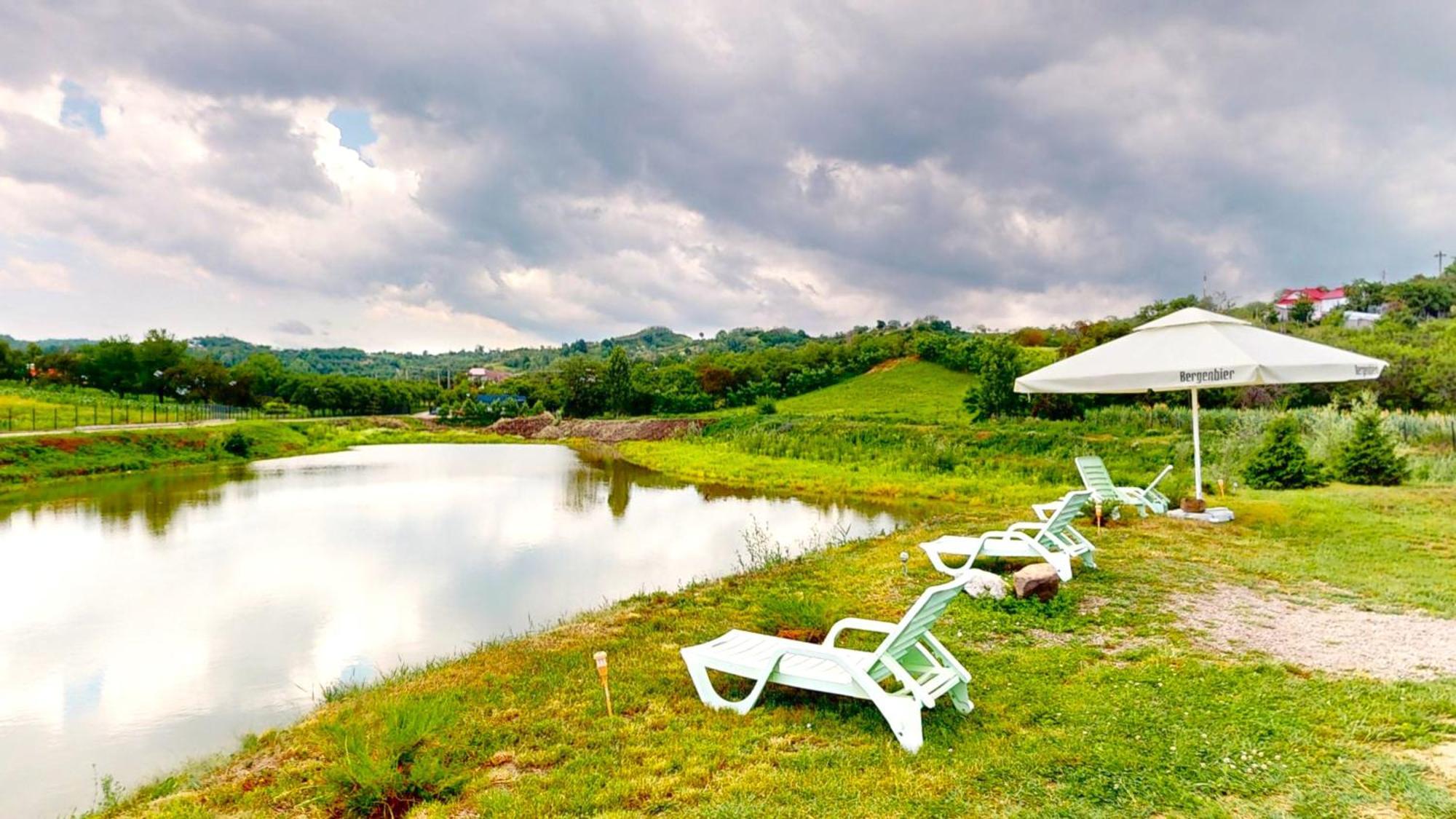 Hotel Mountain Lake Jbs Fokszany Zewnętrze zdjęcie