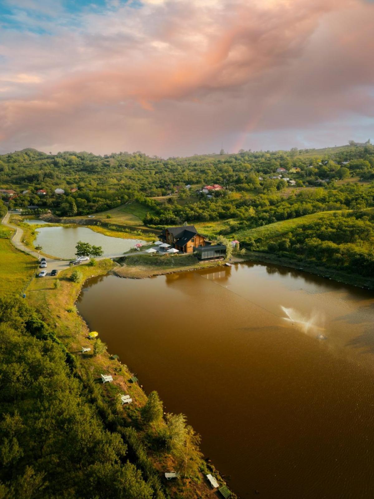 Hotel Mountain Lake Jbs Fokszany Zewnętrze zdjęcie